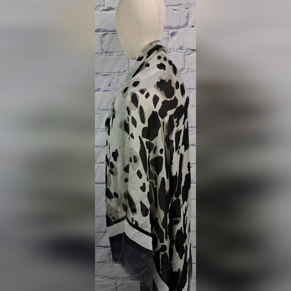 Burberry Women's Scarf Wrap Grayscale Leopard Cheetah Modal Silk 52" x 52" - Picture 4 of 16